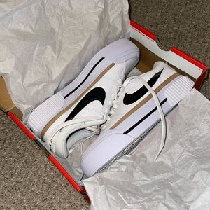 Nice court legacy lift sneakers. Size 7. Never worn.